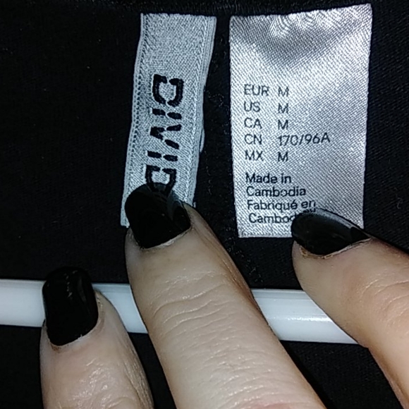 SOLD Cold shoulder Metallica tee - Picture 4 of 5